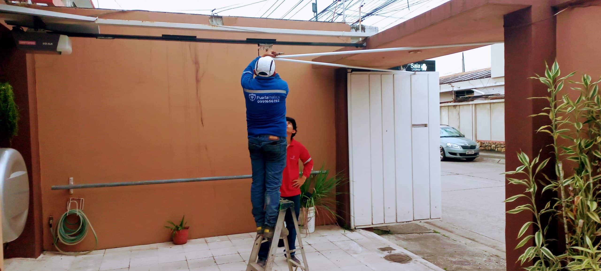 Motor de cadena para puerta corrediza – mantenimiento en Guayaquil